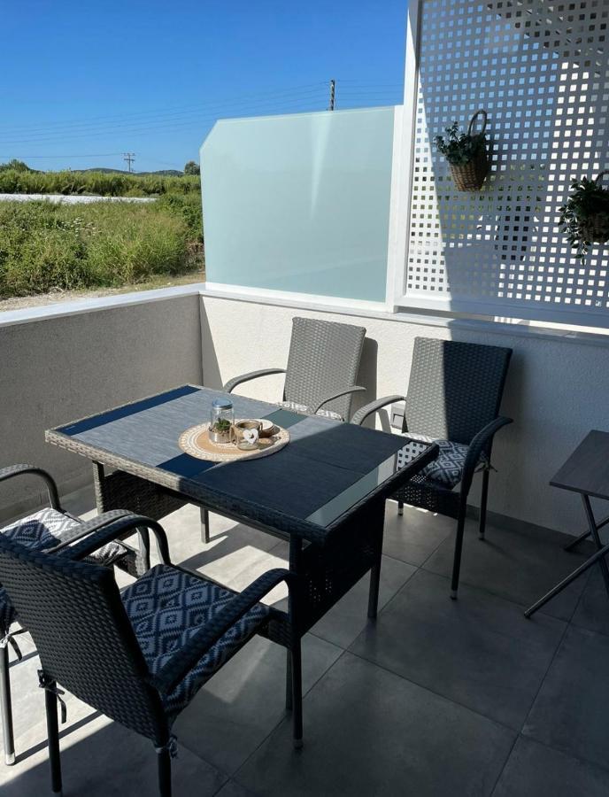 Thalassa Apartment Néa Péramos Eksteriør billede
