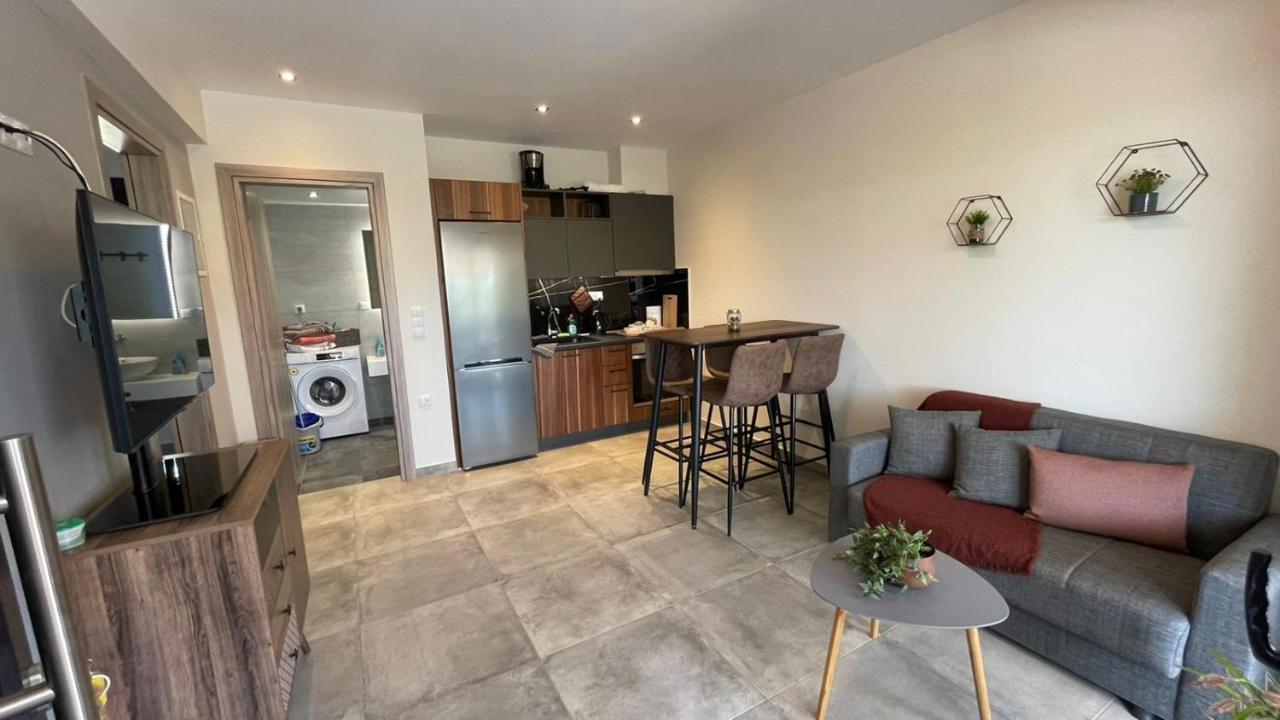 Thalassa Apartment Néa Péramos Eksteriør billede